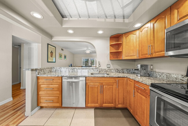 Building Photo - 2615 NE 1st Ct