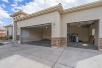 Building Photo - Pet Friendly home in Painted Desert