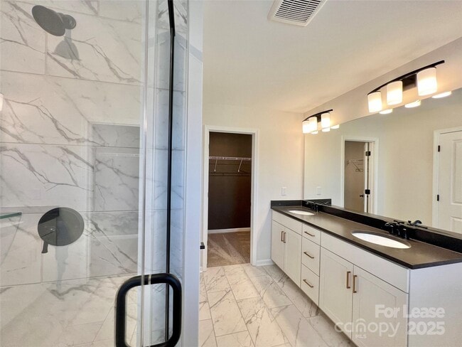 Building Photo - 15906 Parkside crossing Dr