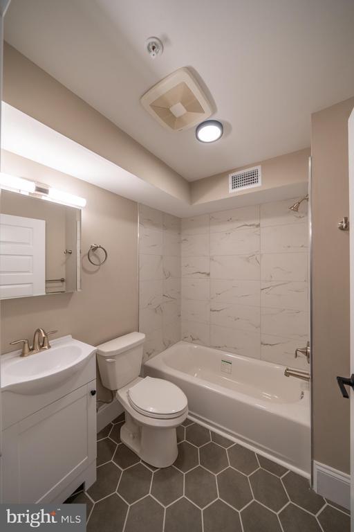 Building Photo - 29 E Gay St