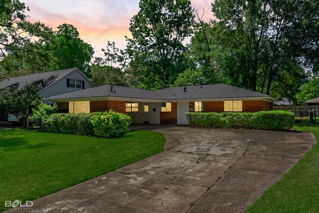 Building Photo - 321 Tallow Ln