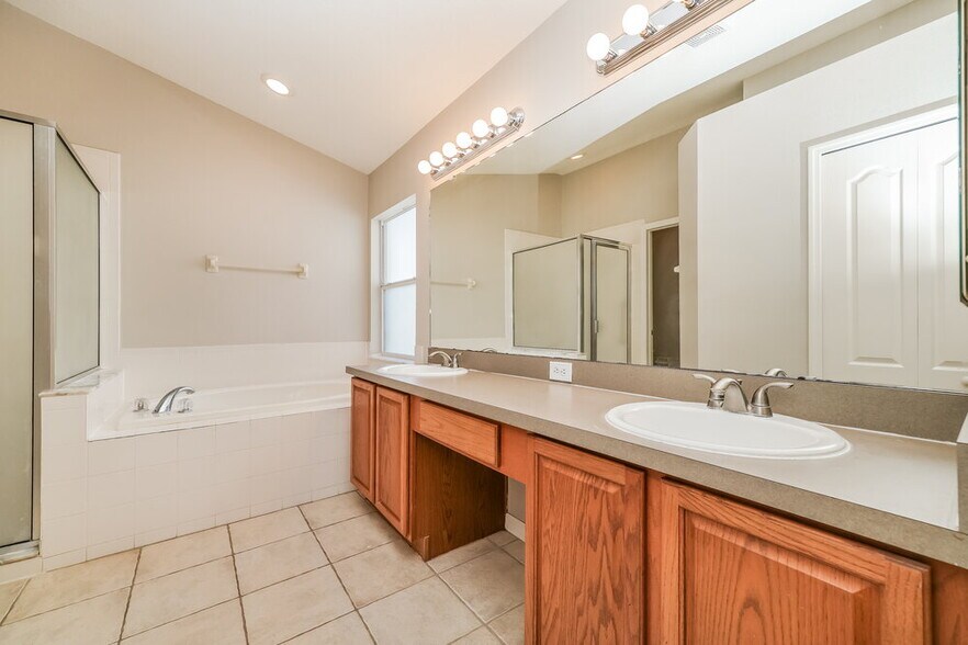 Building Photo - 9732 White Barn Way