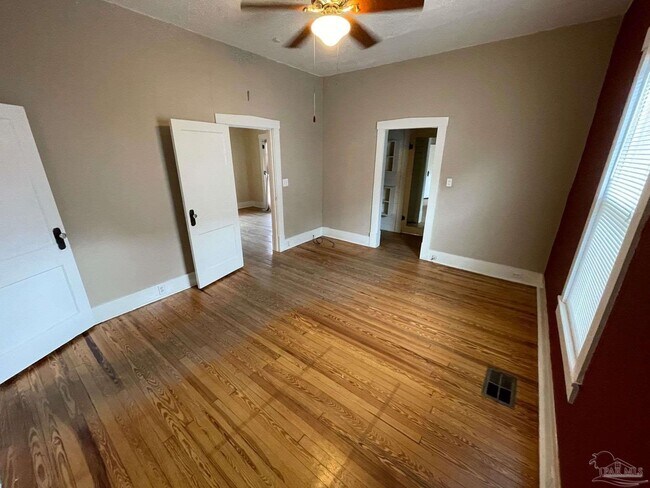 Building Photo - 1310 E Strong St