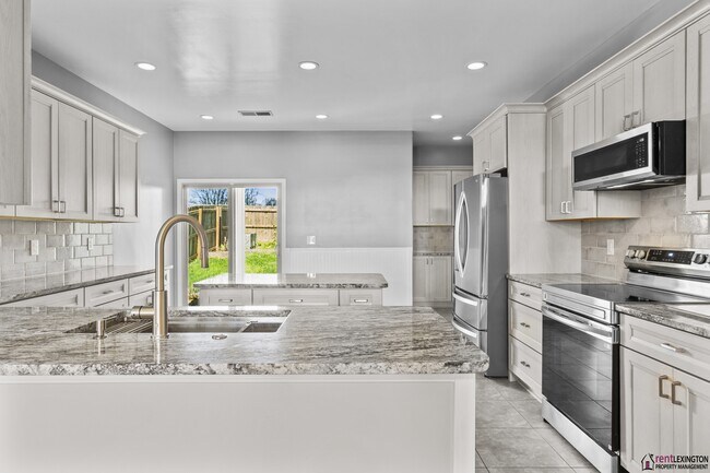 Building Photo - 111 High Hope Ln