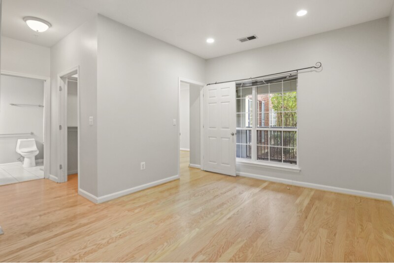 Building Photo - 4850 Eisenhower Ave