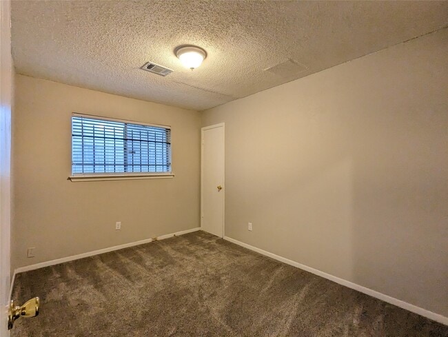 Building Photo - 8410 Rinn St