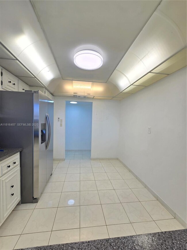 Building Photo - 1000 Parkview Dr