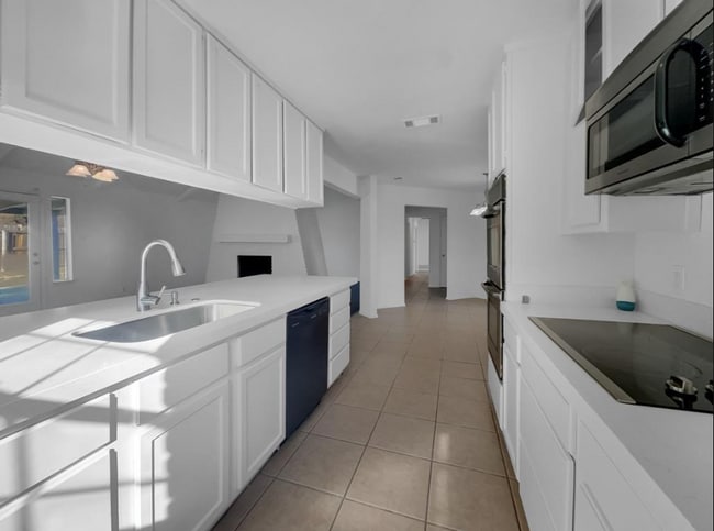 Building Photo - 3902 San Miguel Ct