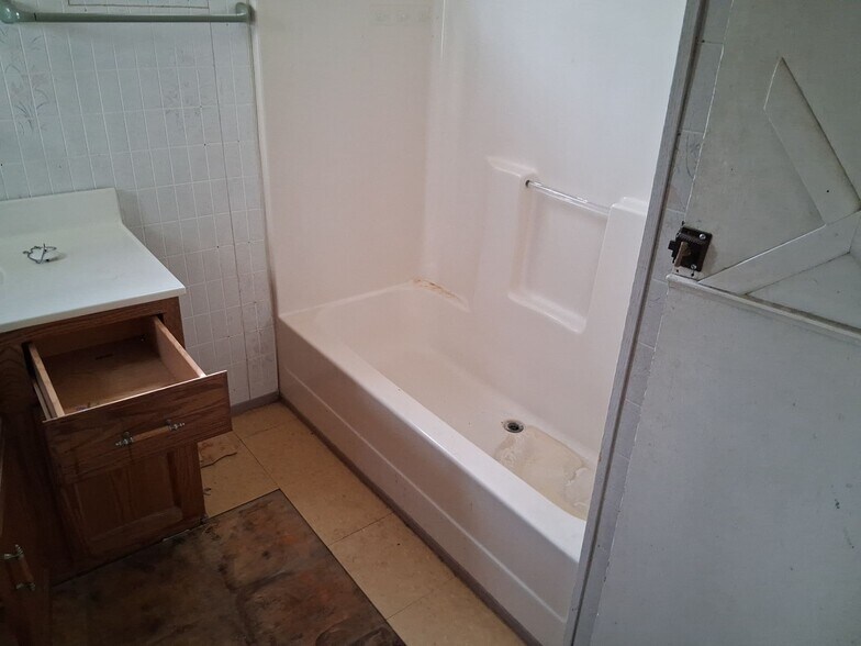 Building Photo - 1214 W Butler St