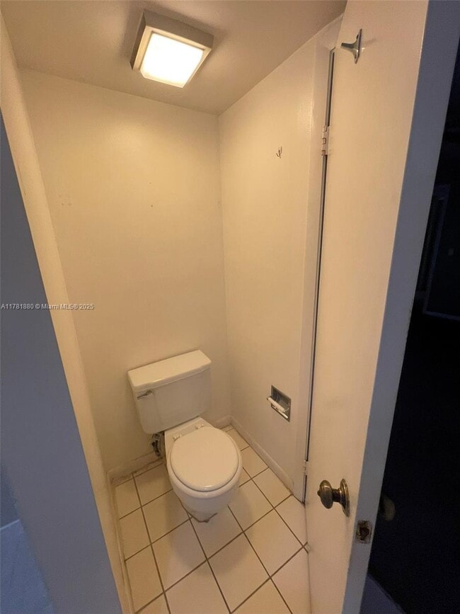Building Photo - 726 7th Way