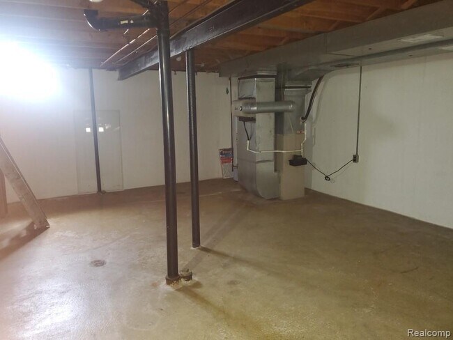 Building Photo - 37515 Agar Dr