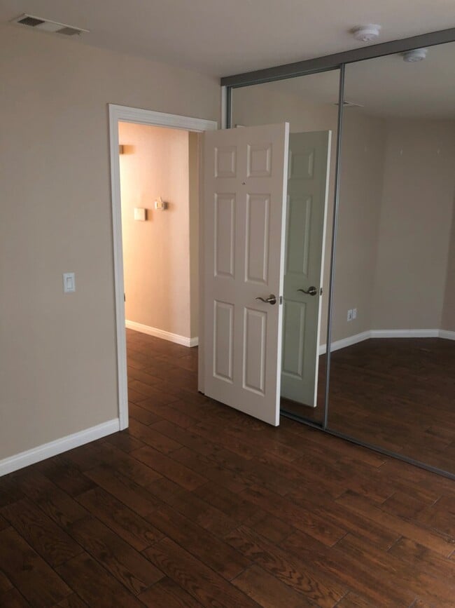 Building Photo - Gorgeous and Large  4 bedroom Custom Single Story Rental Home