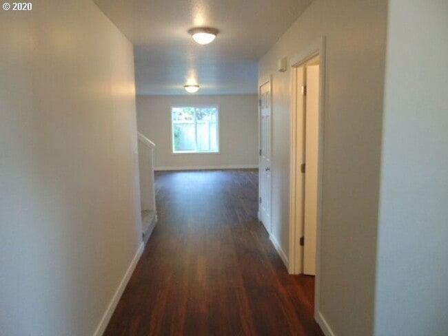 Building Photo - Beautiful 4 Bedroom Home with 2.5 Baths lo...
