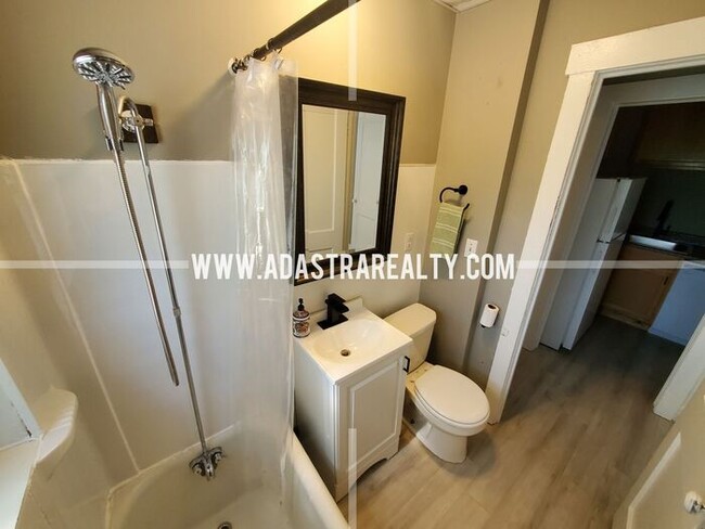 Building Photo - 1 Bedroom Apartment in Westport-Available ...