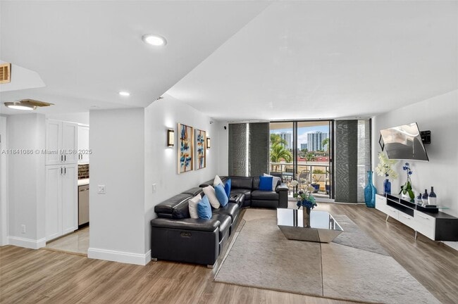 Building Photo - 3640 Yacht Club Dr