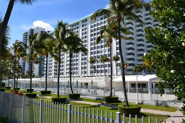 Building Photo - 2899 Collins Ave