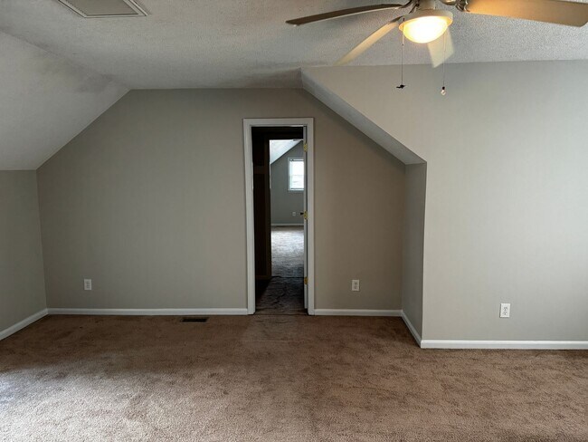 Building Photo - 4 Bedroom 2.5 Bath Home