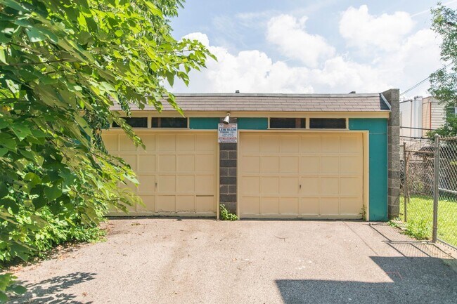Building Photo - 1549 N 56th St