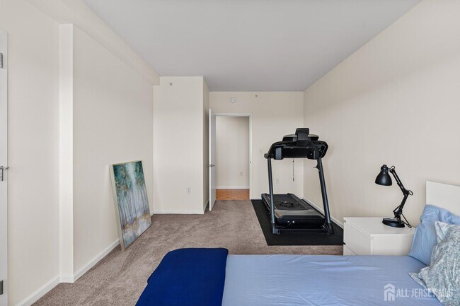 Building Photo - 110 Somerset St