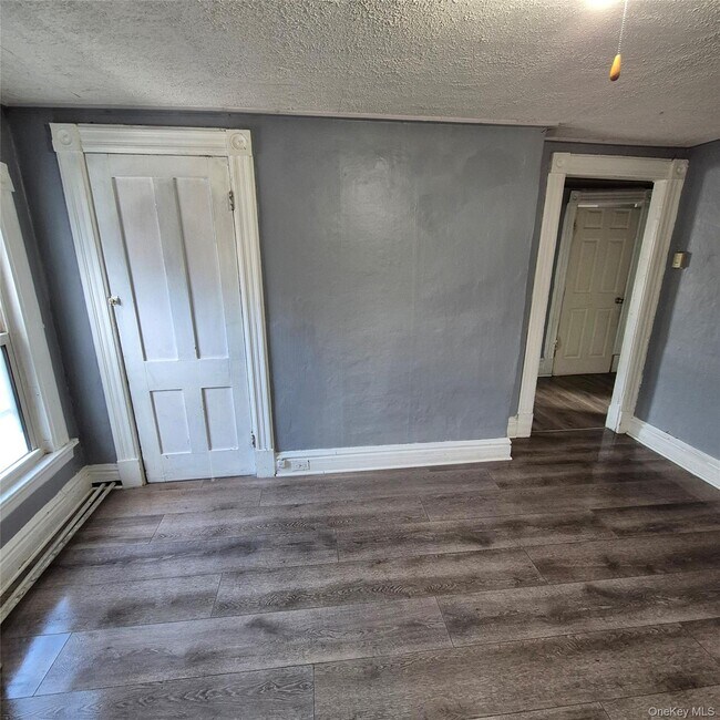 Building Photo - 235 Downs St