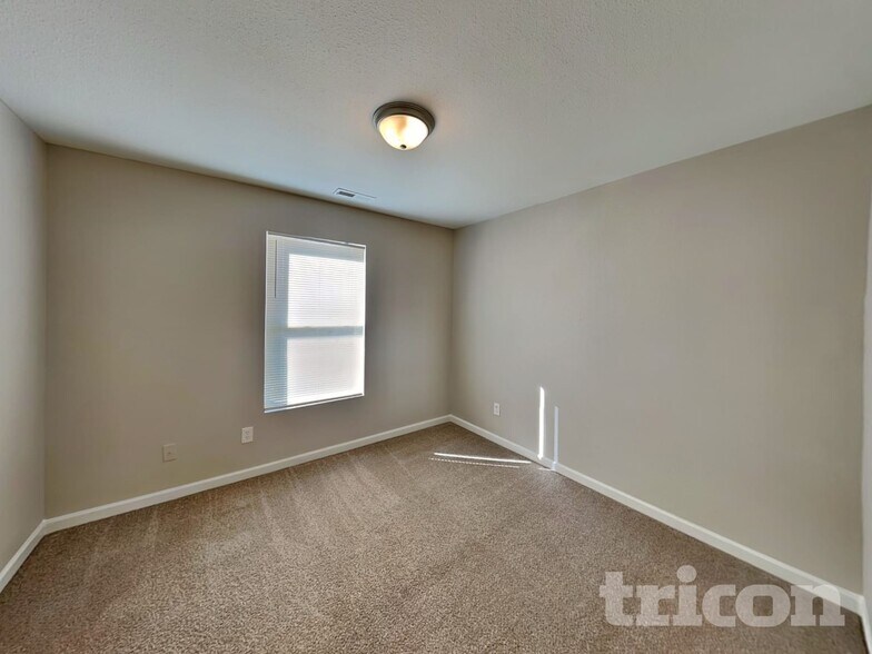 Building Photo - 908 Littleton Dr