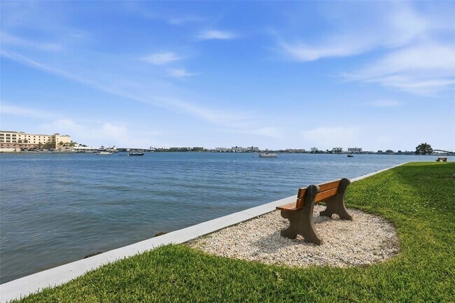 Building Photo - 4775 Cove Cir