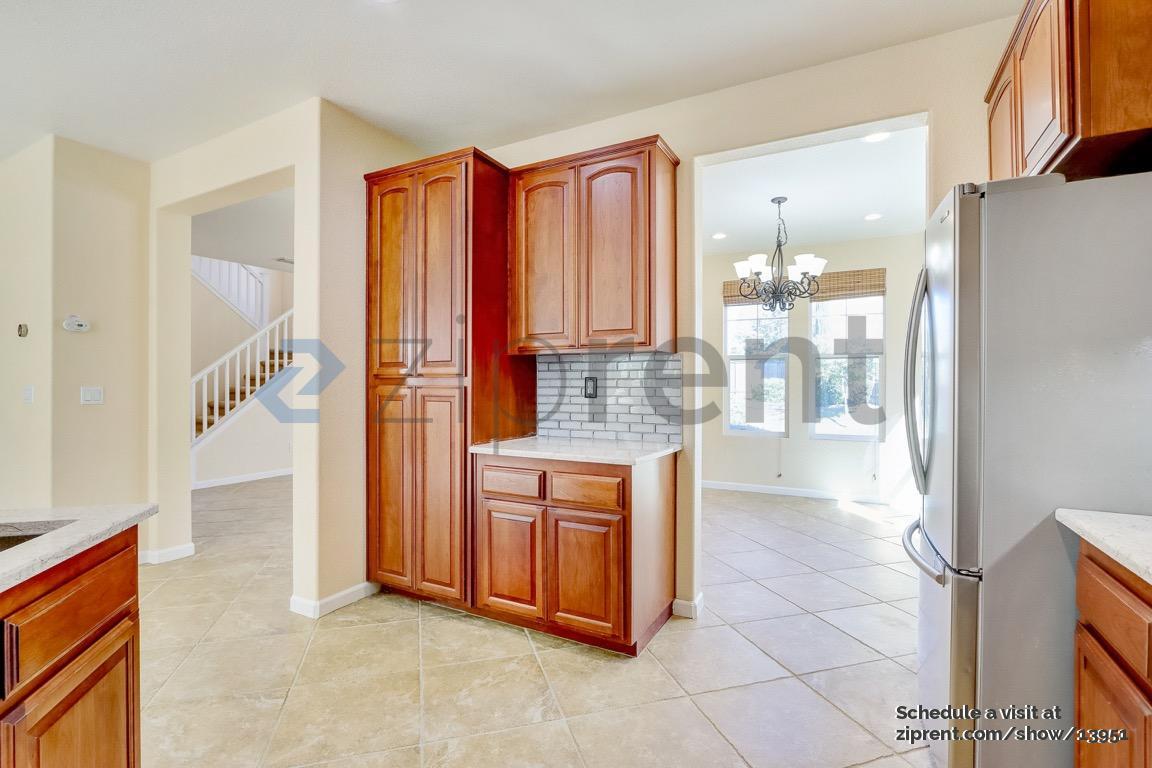 Building Photo - 704 Moore Way