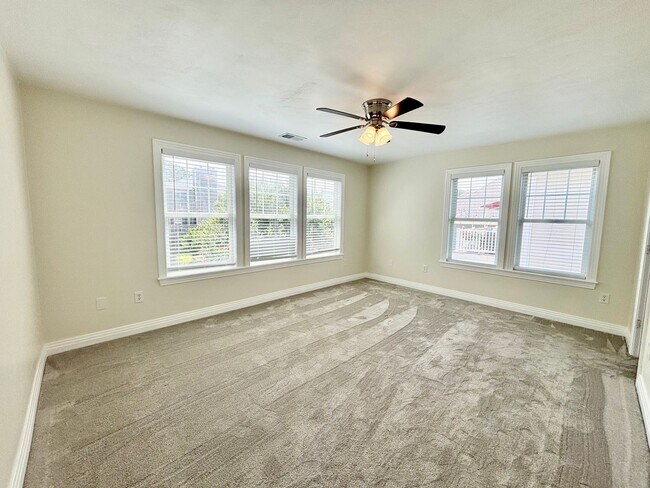 Building Photo - Gorgeous Beach View Home