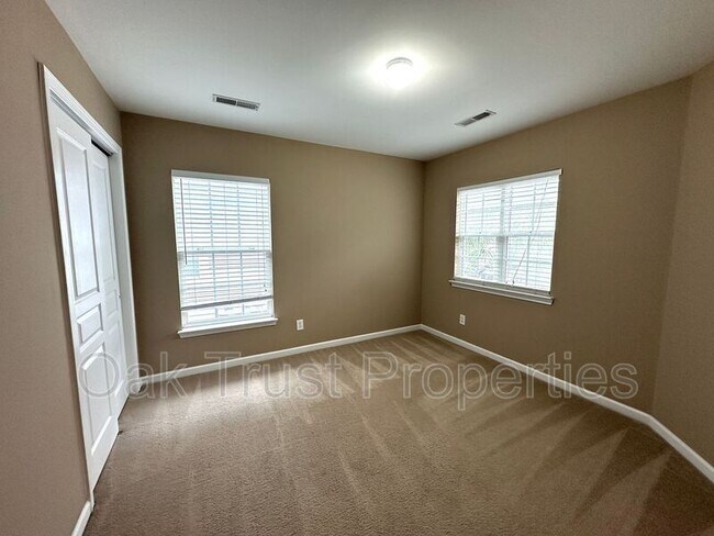 Building Photo - 5150 Trump St