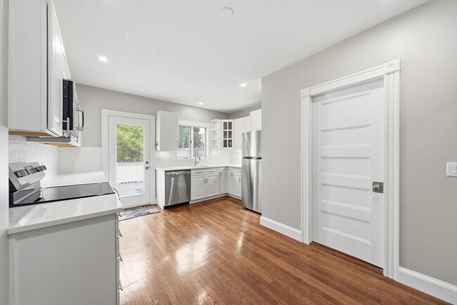 Building Photo - 309 Hillside Ave