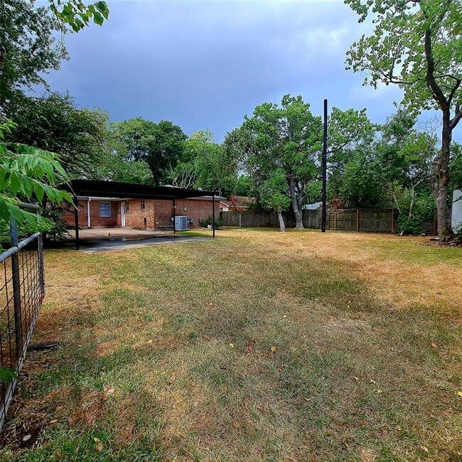 Building Photo - 4821 Geraldine St