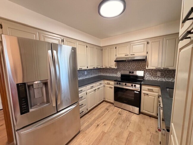 Building Photo - Rollingwood Neighborhood