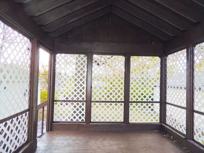 Building Photo - 106 Cowles Ave