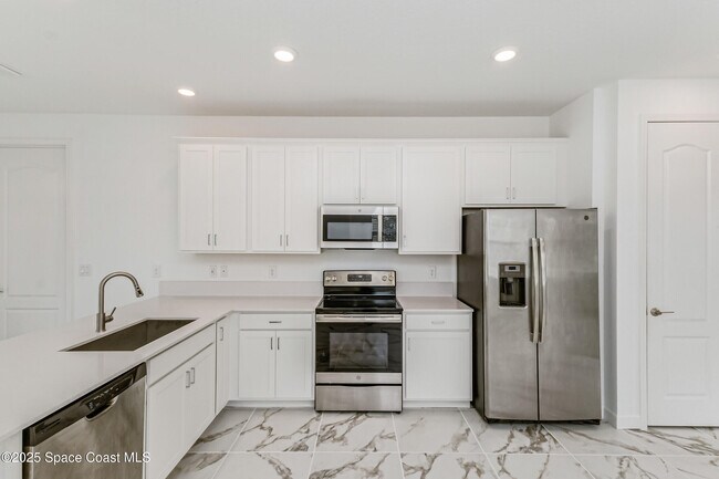 Building Photo - 2490 Treasure Cay Ln