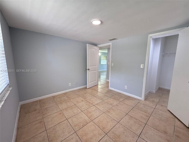 Building Photo - 4885 Arjaro Dr