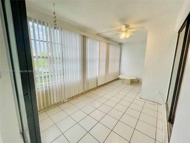 Building Photo - 2320 S Cypress Bend Dr