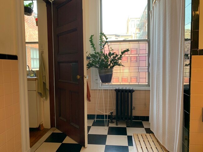 Building Photo - 273 Newbury St