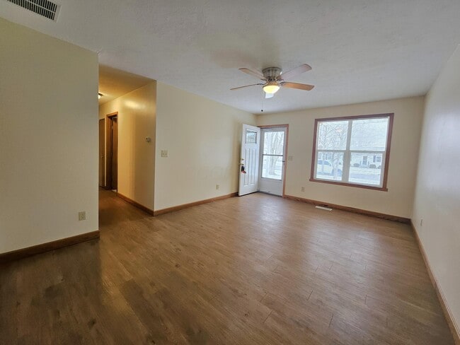 Building Photo - 101 Andrew Ct E