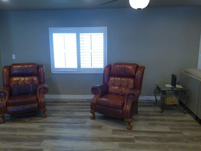 Building Photo - Spacious 4 bedroom 2 bath Double wide Available short term or long term