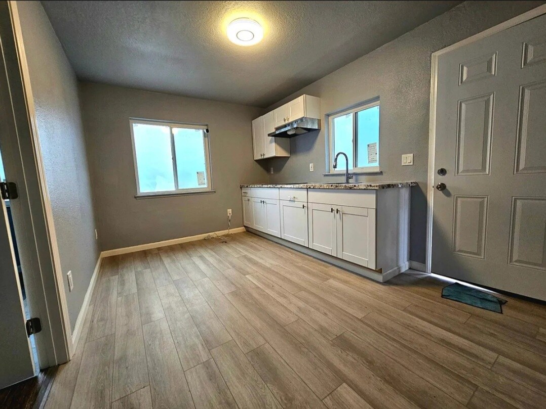 Building Photo - 741 Sunset Ave