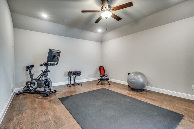 Building Photo - 11112 Lacey Oak Ridge