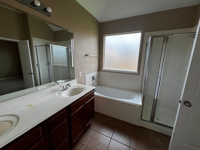 Building Photo - 23706 Red Glade Ct