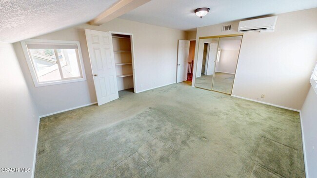 Building Photo - 2431 Deerfield Ct