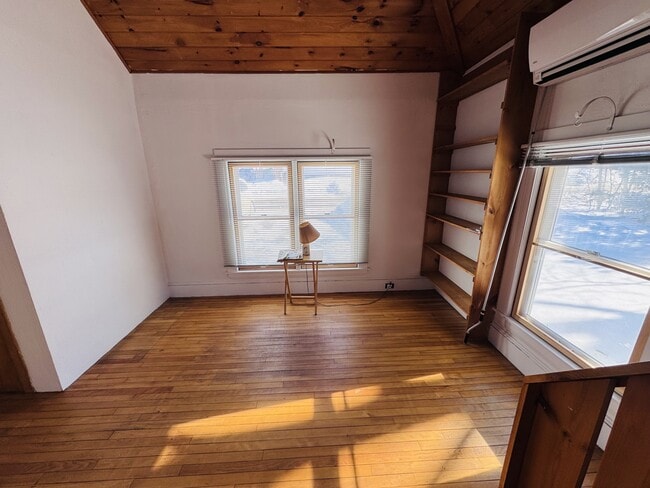 Building Photo - 240 Pine St