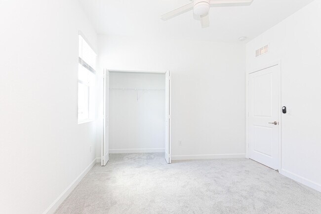 Building Photo - 630 SE Lk Fls St