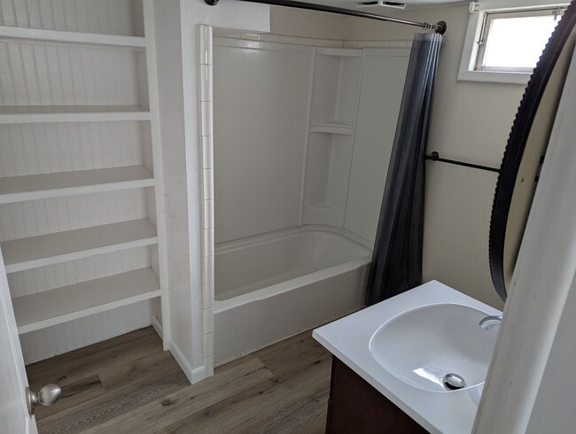 Building Photo - 441 Maple Dr