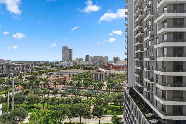 Building Photo - 300 S Australian Ave