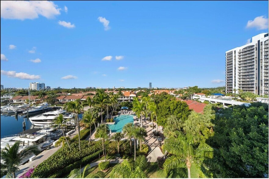 Building Photo - 3610 Yacht Club Dr