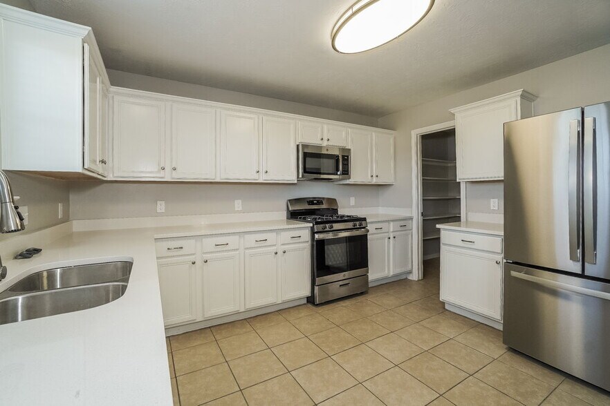 Building Photo - 5370 Kyla Cir