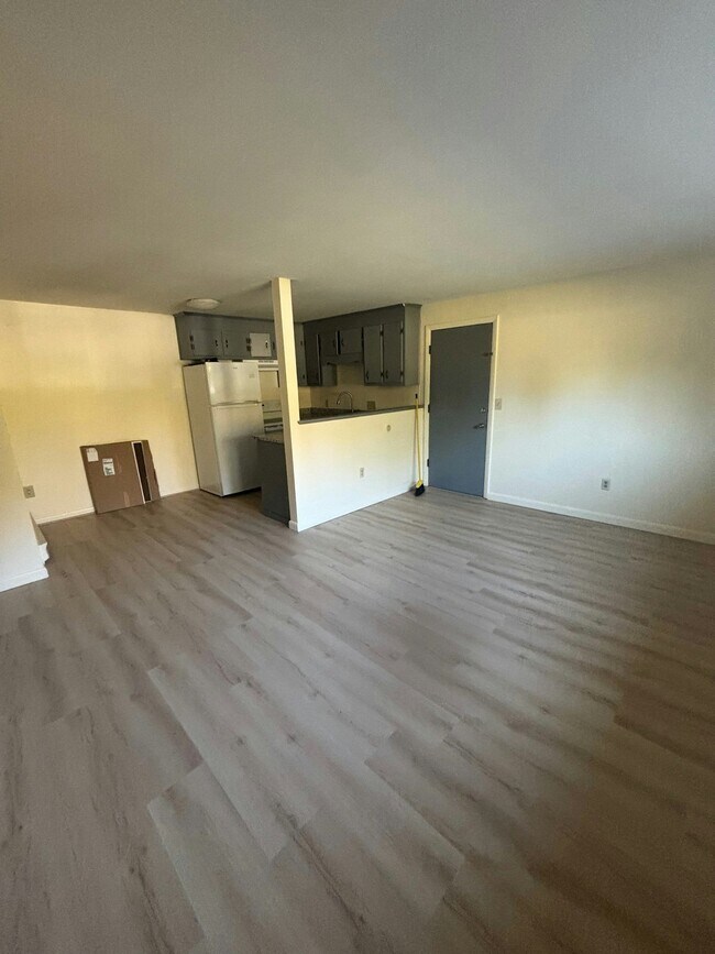 Building Photo - 403 Gray Rd